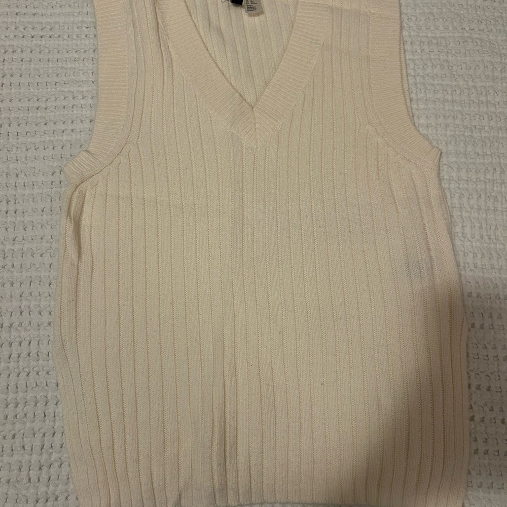 H&M Women's Cream V-Neck Sweater Vest